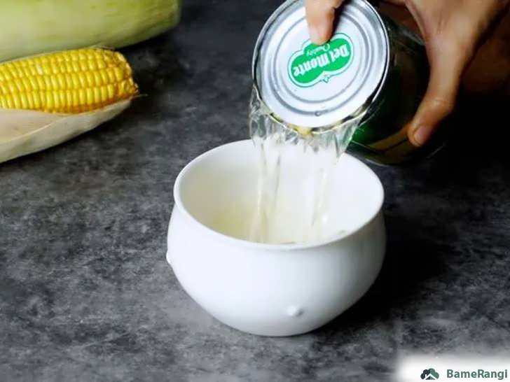 تخلیه و آبکش کردن مایع کنسرو ذرت