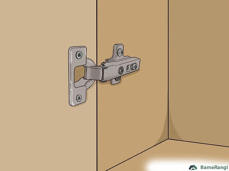 نمای داخلی از لولای نیمه مخفی نصب شده روی درب و بدنه کابینت چوبی