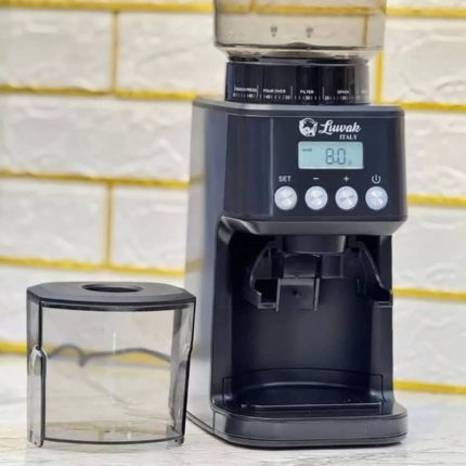 آسیاب قهوه لواک مدل CG-3009 در حال استفاده